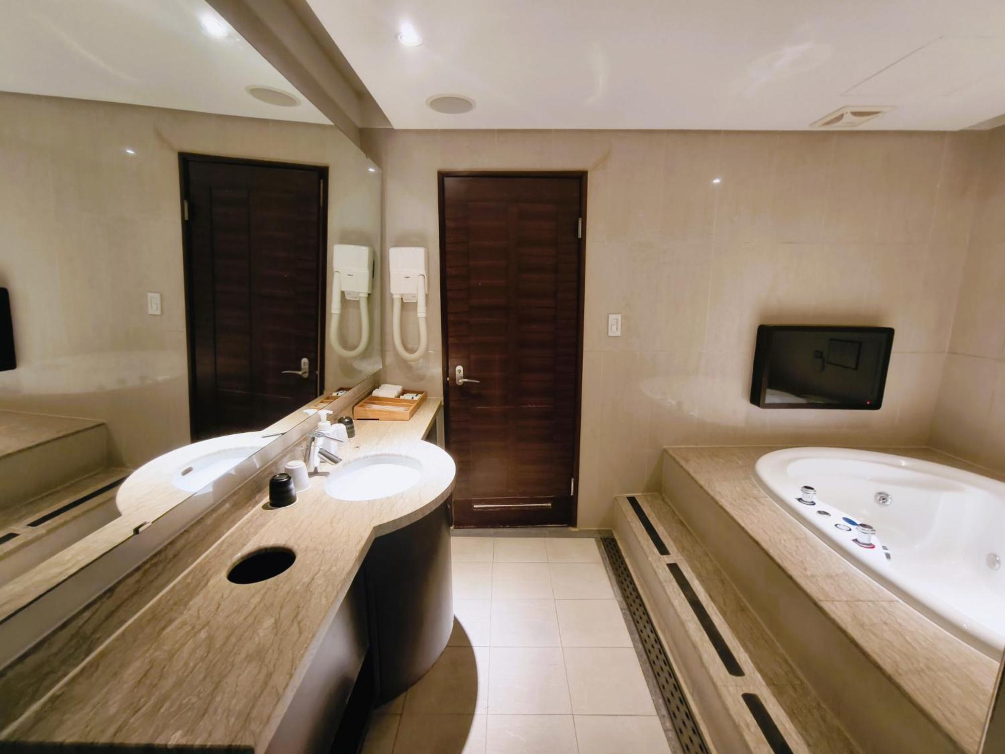 Via Hotel Breeze Taipei Room photo