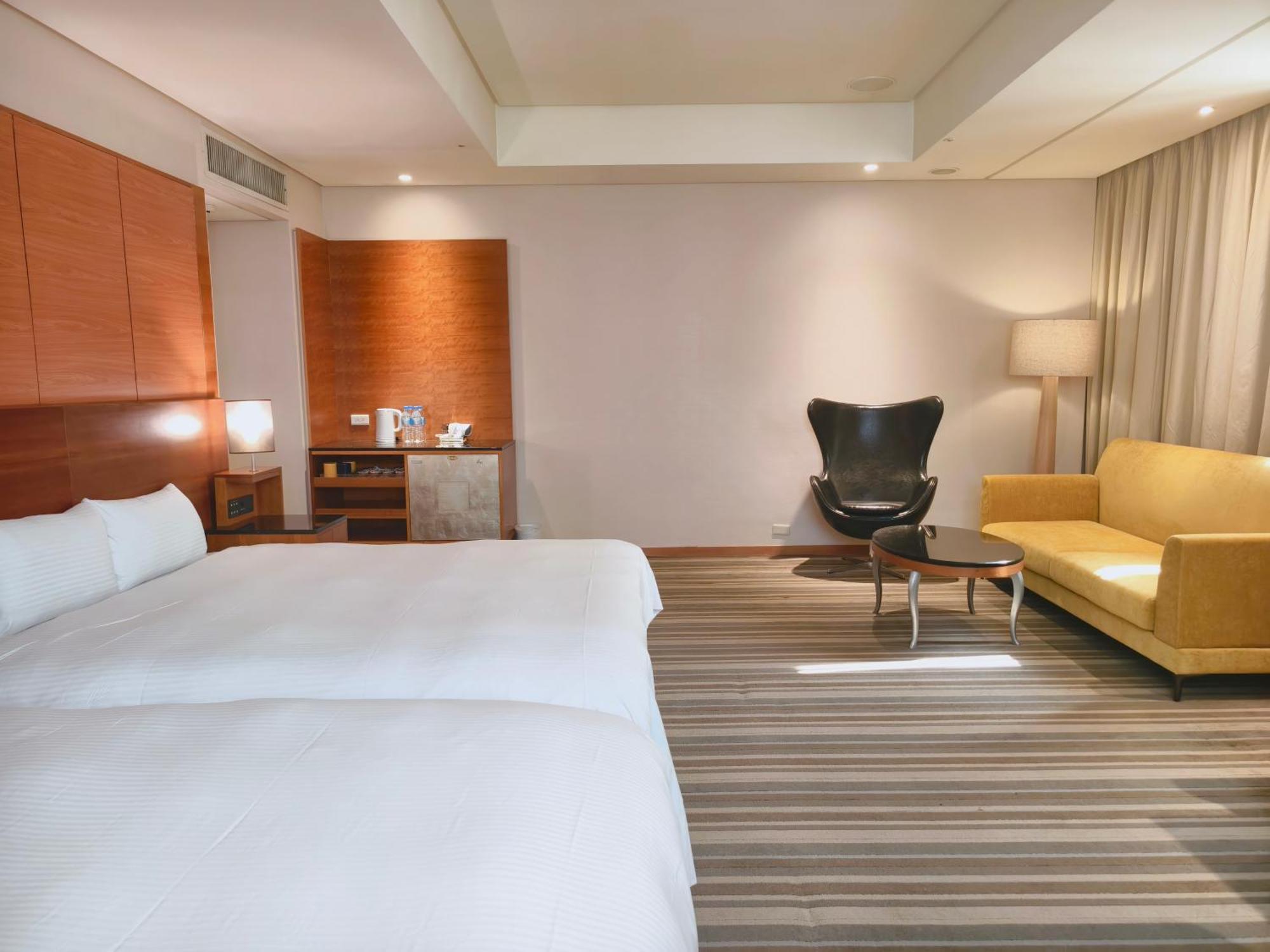 Via Hotel Breeze Taipei Exterior photo